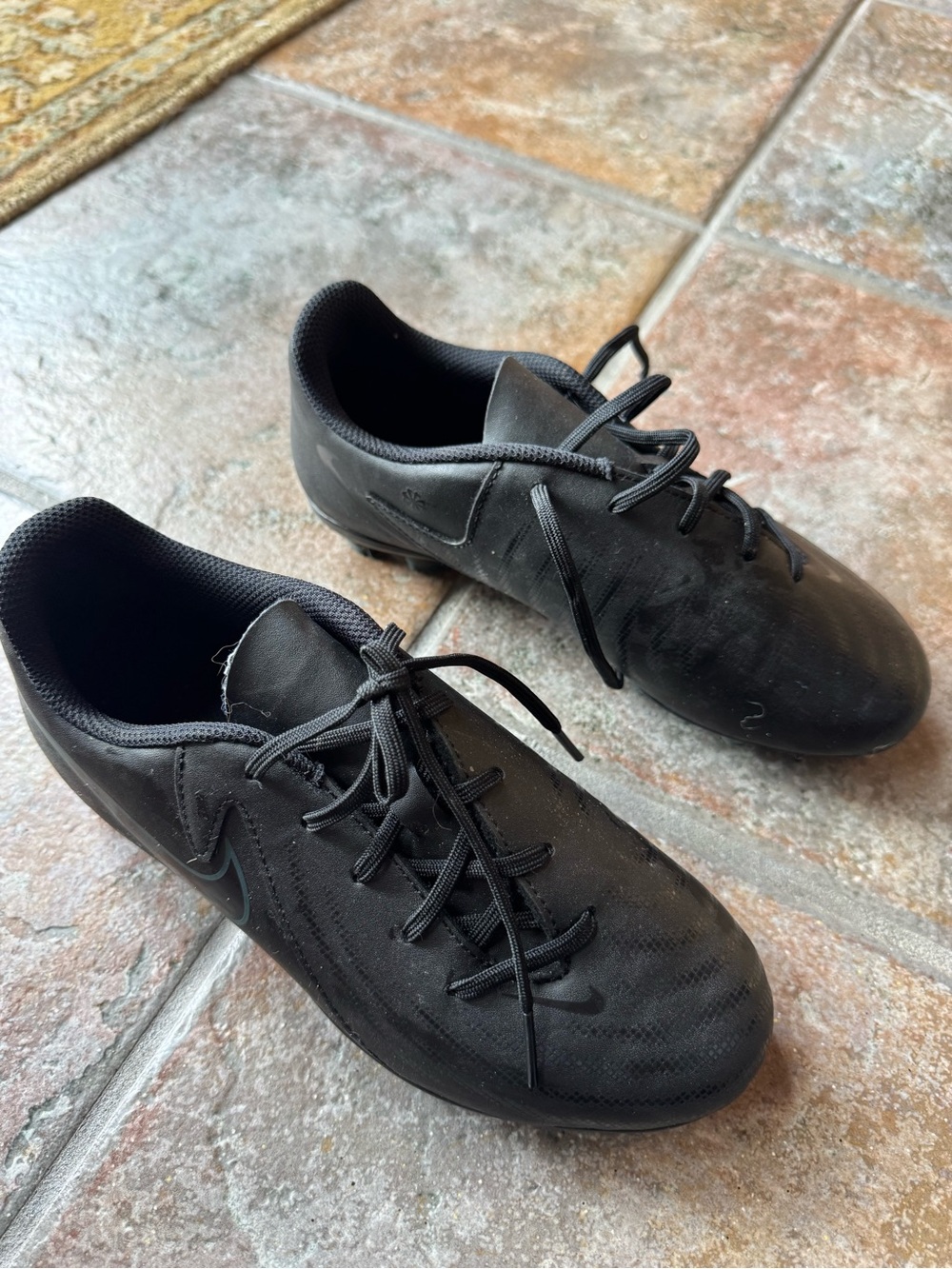 Nike Youth's Black Low-Profile Soccer-Cleats